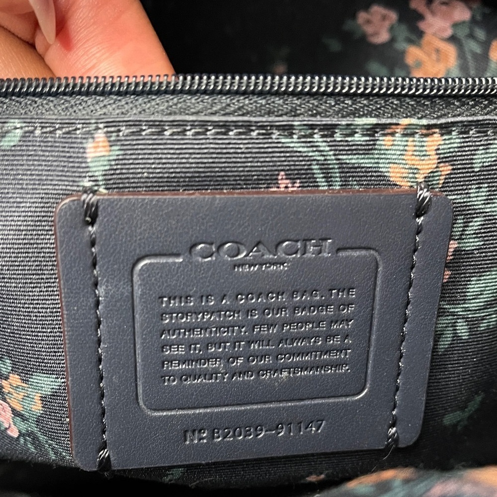 Coach Gallery Tote with RoseBouquet interior b2039-91147 - Picture 6 of 9